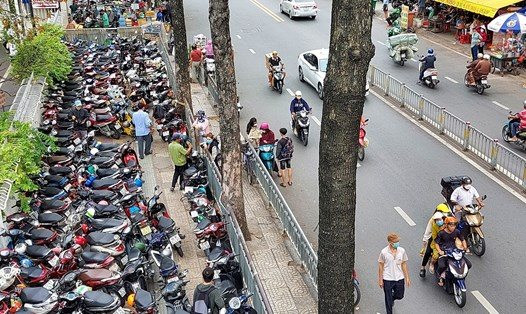 TP.HCM áp dụng quy định mới về quản lý lòng đường, hè phố từ ngày 1.1.2024