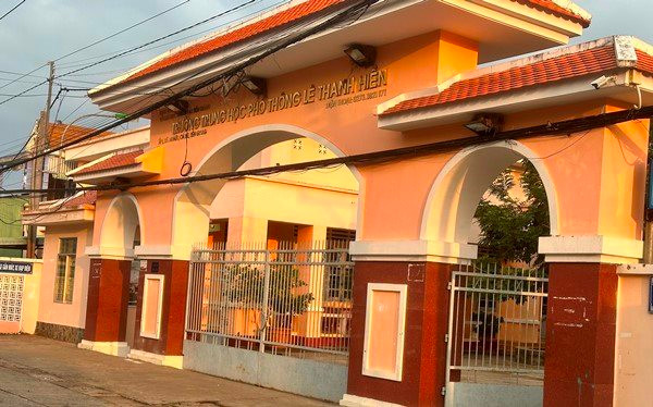 Tiền Giang: Nam sinh lớp 12 đâm người khác tử vong tại cổng trường