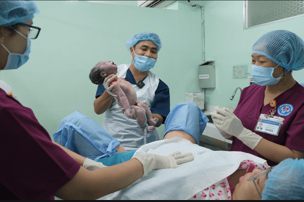TP.HCM: Cặp song sinh chào đời ngay thời khắc giao thừa năm 2024