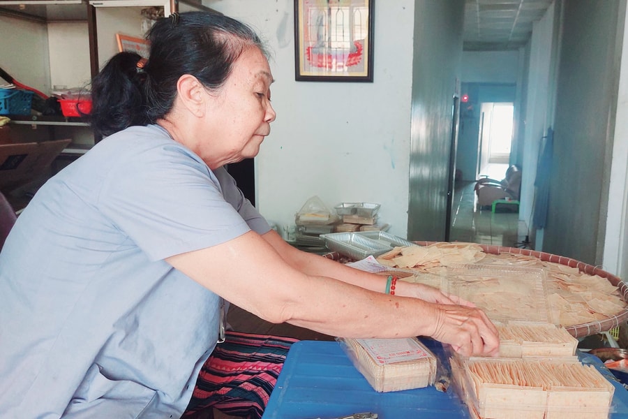 Nhộn nhịp làng khô xứ biển Trần Đề