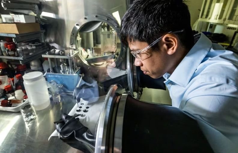 Microsoft và PNNL dùng AI tăng tốc xác định vật liệu có thể sản xuất pin với lithium ít hơn 70%