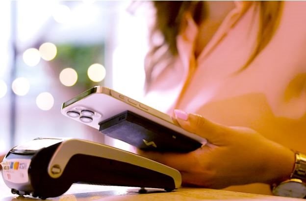 Sạc smartphone chỉ 7 giây dùng được 10 giờ và 7 thông báo sản phẩm hấp dẫn ở CES 2024 ngày hai