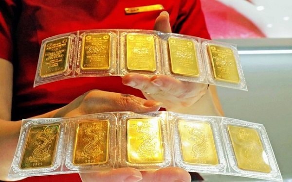 Giá vàng hôm nay 17/5: Khi các 'ông lớn' siết biên độ, người mua nhỏ lẻ dính đòn đau