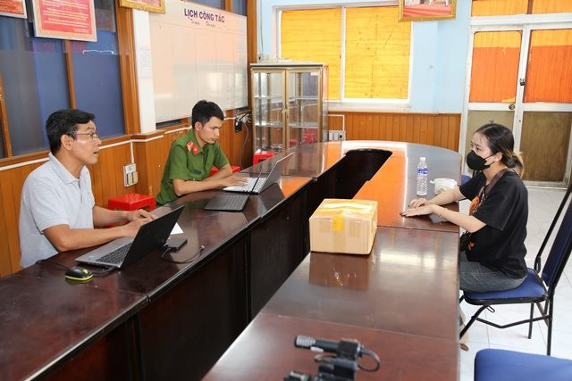Phát hiện 2 người phụ nữ livestream chơi lô tô ăn tiền 