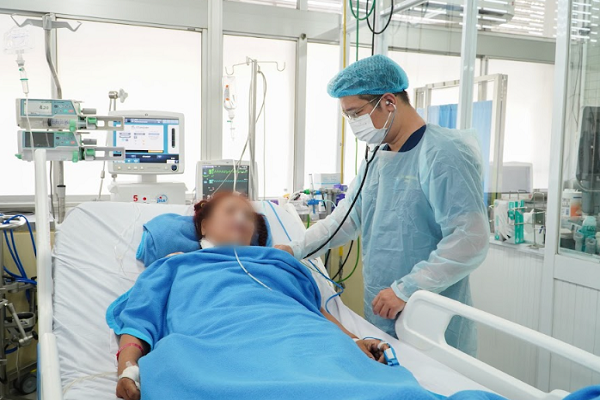 Cứu sống người phụ nữ bị đâm 17 nhát dao, thủng tim