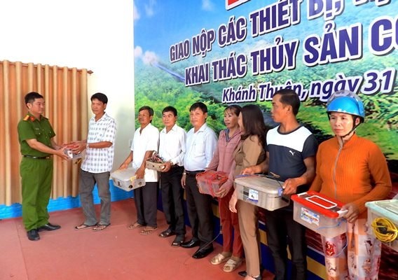 Cà Mau: Phát động người dân giao nộp dụng cụ xung điện, kích điện tận diệt thủy sản