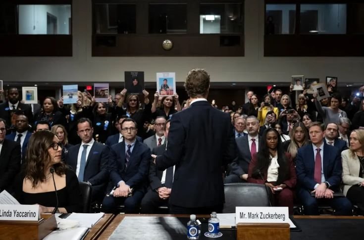 Khoảnh khắc nghị sĩ yêu cầu Mark Zuckerberg xin lỗi các bậc cha mẹ có con tuổi teen tự tử hoặc bị tổn hại