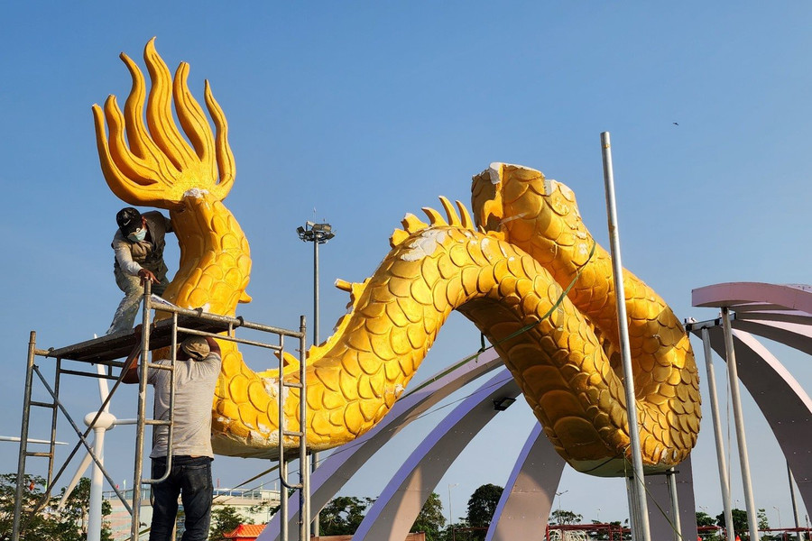 Tiền Giang: Linh vật rồng gặp sự cố