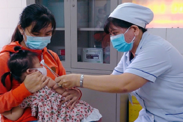Sử dụng ngân sách trung ương bồi thường cho trẻ tiêm chủng mở rộng bị tai biến