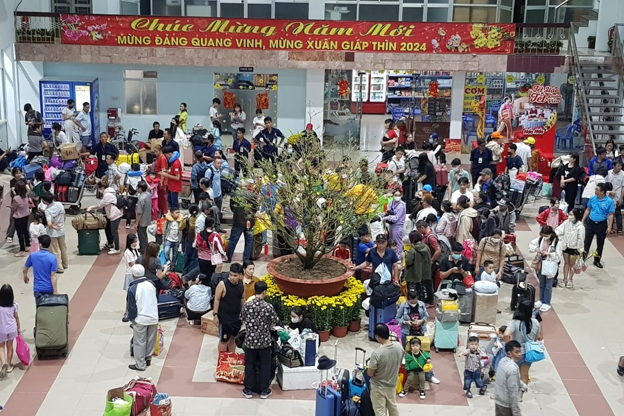 Ngành đường sắt tăng cường phục vụ hành khách đi tàu Tết Giáp Thìn 2024