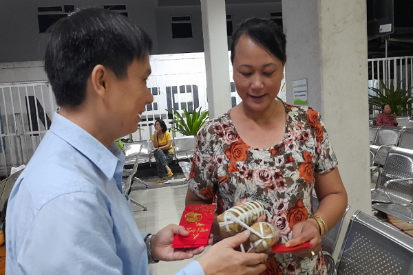 Nỗi lòng của bệnh nhân và người thân khi phải đón Tết trong bệnh viện