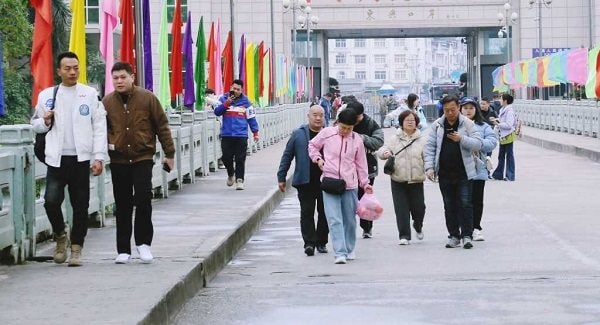 Đường sắt, cửa khẩu đón những vị khách du lịch đầu tiên năm Giáp Thìn 2024 