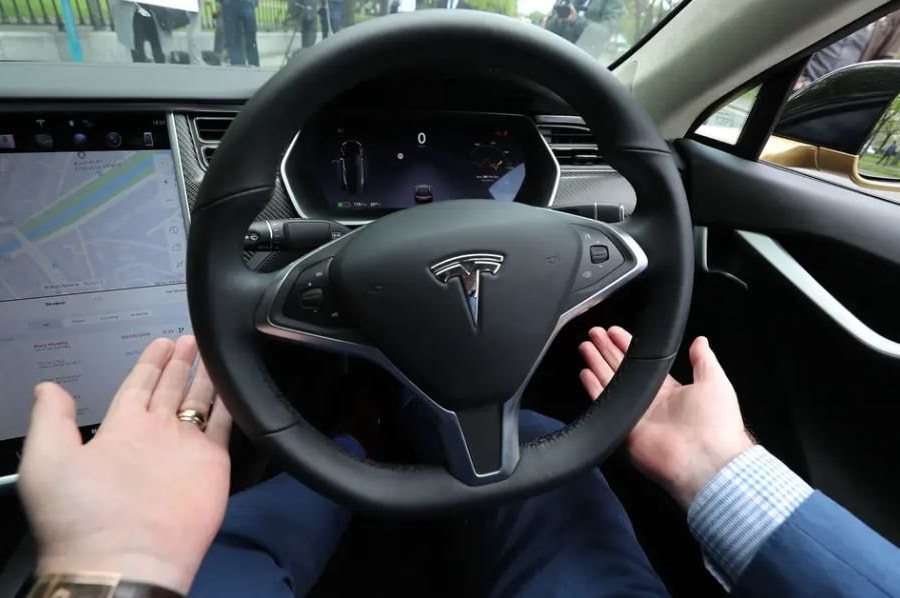 Vợ của nhân viên Tesla chết trong vụ ô tô điện Model 3 gặp nạn: ‘Tôi và chồng chỉ là chuột thí nghiệm’