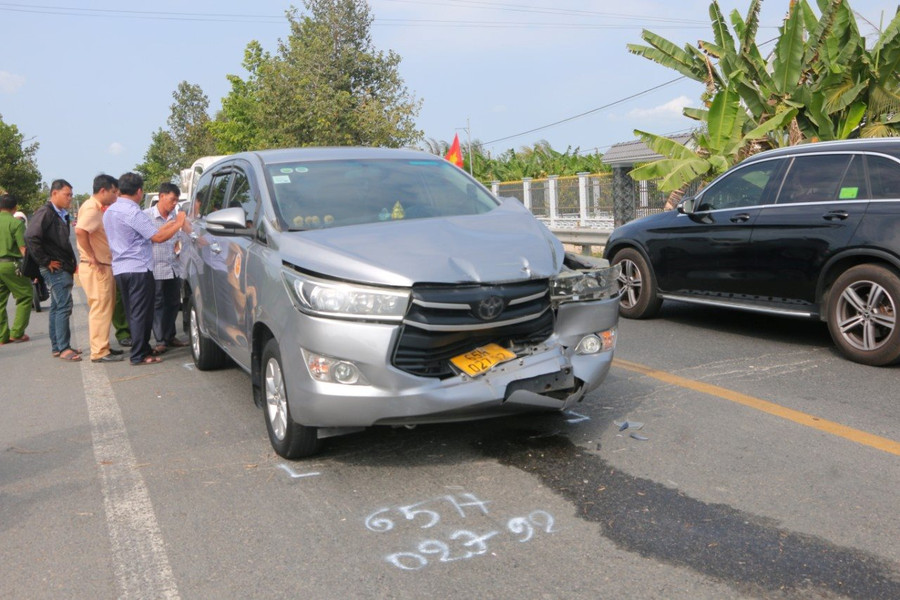 Năm xe ô tô tông nhau liên hoàn trên tuyến Quản lộ Phụng Hiệp - Cà Mau