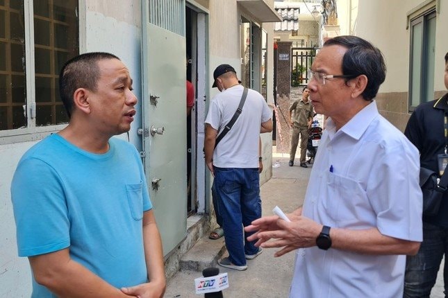 Bí thư Thành ủy TP.HCM thăm hỏi gia đình các nạn nhân vụ cháy nhà ở quận 10
