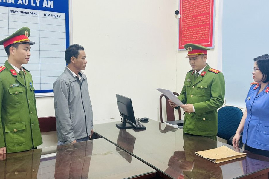 Khởi tố người đàn ông say xỉn chống đối, lăng mạ CSGT