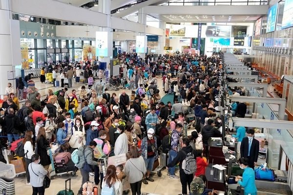Khách quốc tế qua sân bay Nội Bài vượt kỷ lục trước dịch COVID-19