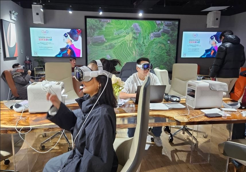 Nở rộ dịch vụ cho thuê Vision Pro ở Trung Quốc giá 335.000 đồng/giờ khi Apple chưa bán ra