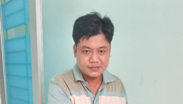 Kiểm tra xe người đàn ông có dấu hiệu lừa đảo, phát hiện gần 60 viên đạn và còng số 8