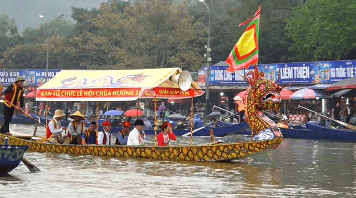 Hơn 37 vạn người dân, du khách tham quan chùa Hương kể từ ngày khai hội