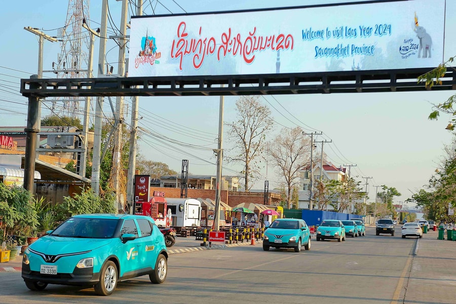Xanh SM Lào khai trương dịch vụ taxi điện tại Savannakhet