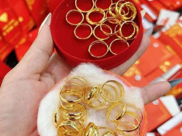 Giá vàng lao dốc không phanh, người mua lỗ nặng