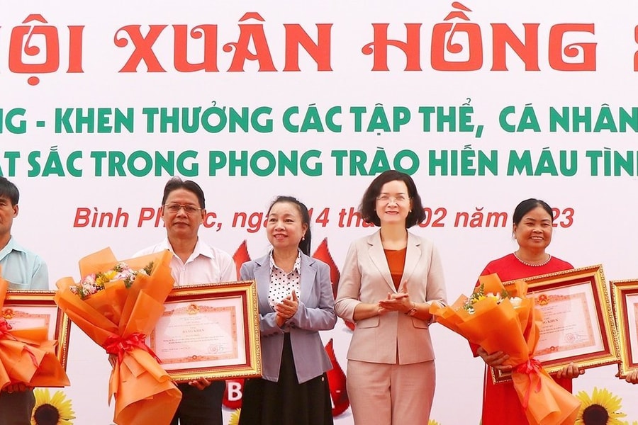Chuyện đôi vợ chồng hơn 130 lần hiến máu