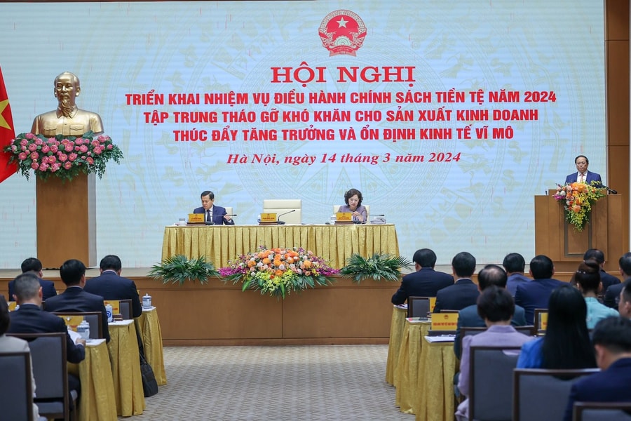 Vì sao lãi suất giảm, doanh nghiệp kêu khó tiếp cận vốn, trong khi tiền gửi tăng?