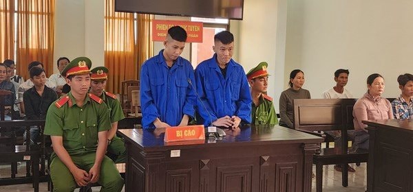 Chém bạn trọng thương, 2 thanh niên lãnh 14 năm tù