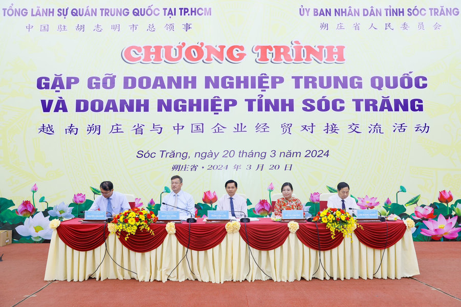 Người Trung Quốc qua Việt Nam hay mua bánh pía Sóc Trăng về làm quà