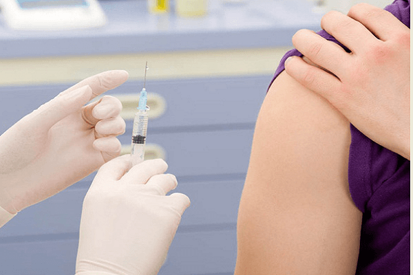 Mỗi tháng TP.HCM có gần 10.000 người dân bị chó, mèo cắn phải tiêm phòng dại