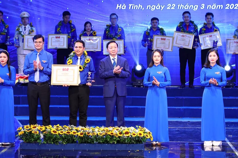 Trao giải thưởng Lý Tự Trọng cho 100 cán bộ Đoàn xuất sắc