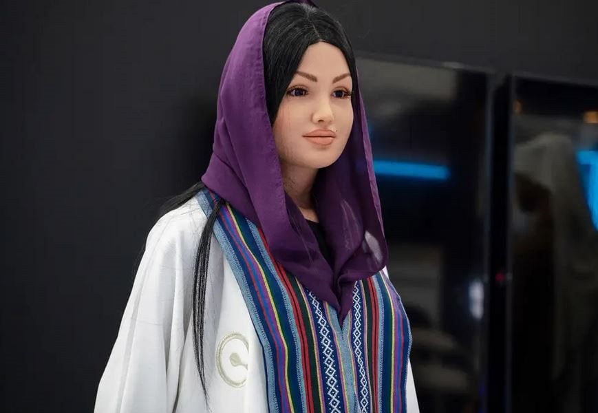 ‘Robot hình người đầu tiên của Ả Rập Saudi không nói về tình dục hay chính trị’