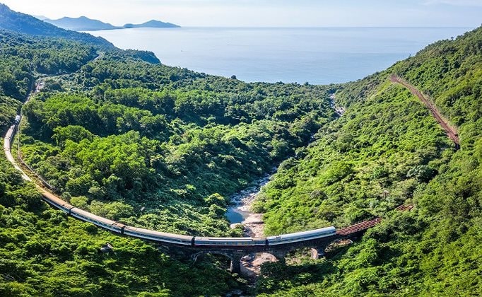 Khai trương đoàn tàu du lịch kết nối di sản miền Trung
