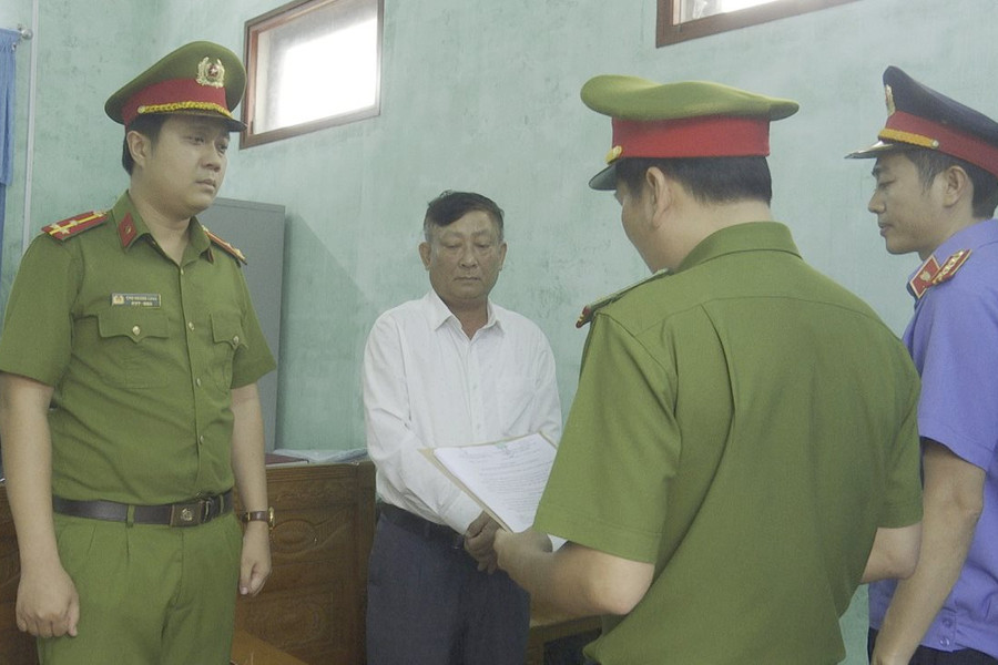 Nguyên chủ tịch xã bị bắt vì để cấp dưới chiếm đoạt ngân sách nhà nước