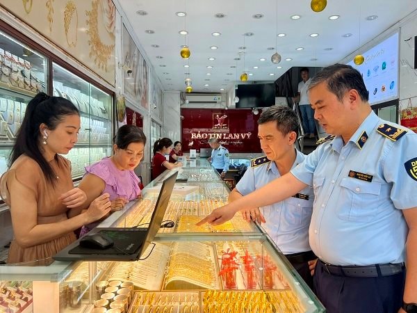 Hà Nội đang kiểm tra 3 cửa hàng kinh doanh vàng