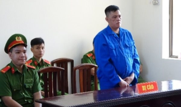 Lãnh 19 năm tù do đâm chết bạn nhậu hát karaoke ồn ào