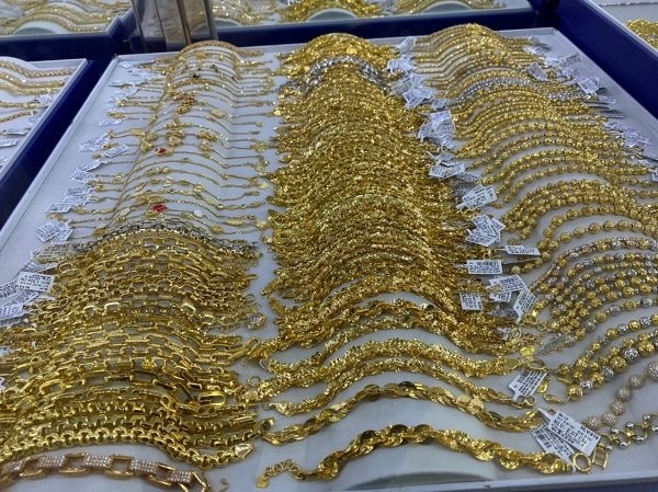 Nhiều cửa hàng trên cả nước bán vàng không rõ nguồn gốc
