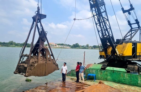 Một ngày trên công trường khai thác cát sông Tiền
