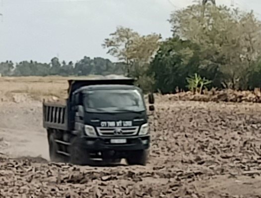 Cà Mau: Nghi vấn một doanh nghiệp khai thác đất mặt ruộng trái phép