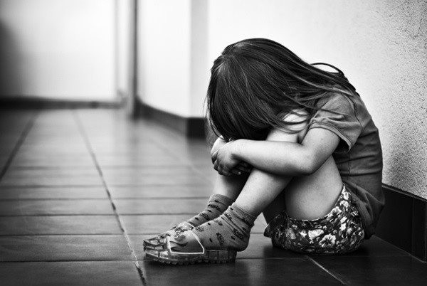 Cháu bé 12 tuổi phải mổ sinh con và lời tố cáo bị hàng xóm xâm hại