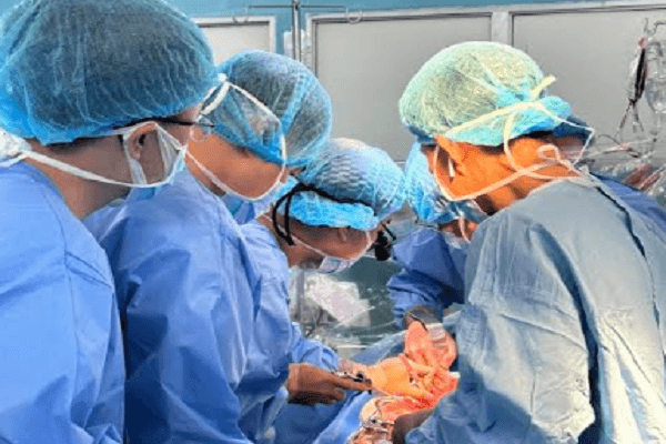 Cứu sống 2 bệnh nhân bị bệnh hiếm gặp chồi bướu thận xâm lấn đường dẫn máu về tim