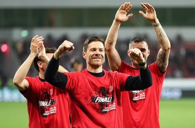 Leverkusen thoát thua thần kỳ, giành vé vào chung kết Europa League