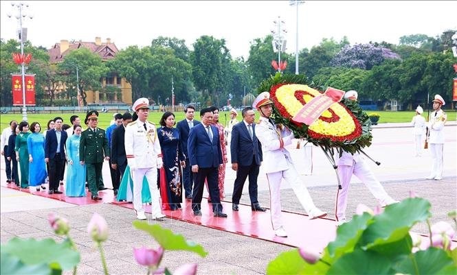 Gần 32 nghìn lượt người vào lăng viếng Bác trong 2 ngày 18 - 19.5