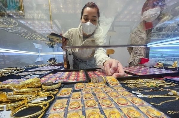 Giá vàng hôm nay 19/6: Vì sao người Việt chấp nhận rủi ro lao vào tích trữ vàng?