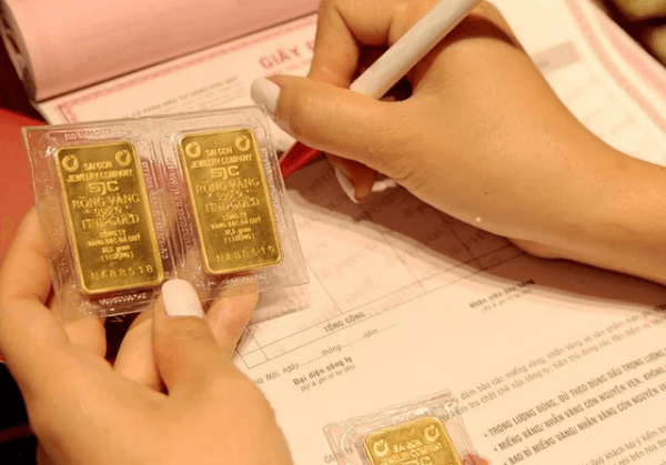 Giá vàng hôm nay 26/5: Tâm lý FOMO kiểm soát, người giữ tiền lại nóng ruột vì vàng bẻ lái