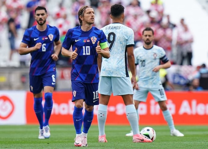 Trước thềm Euro 2024: CR7 bất lực nhìn Bồ Đào Nha thua Croatia của Modric