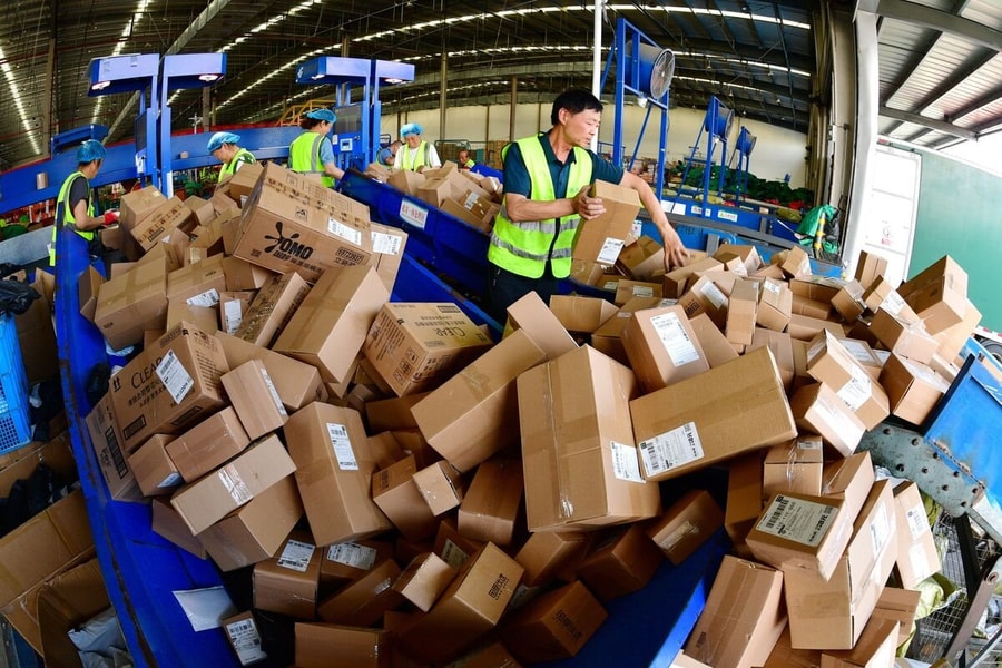 Các gã khổng lồ thương mại điện tử Trung Quốc tung đủ chiêu thu hút người mua hàng ở lễ hội 618