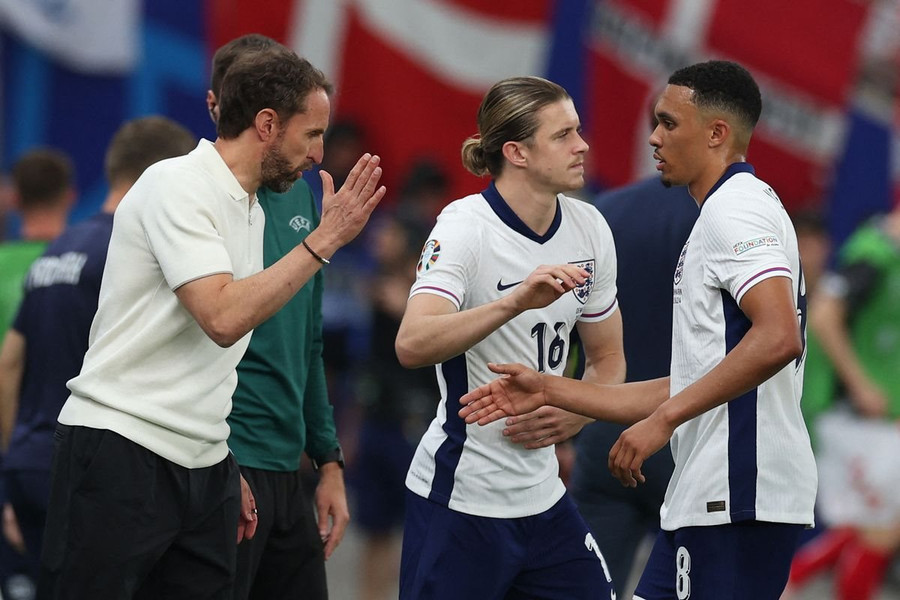 Rooney bảo vệ Kane và lo Saka bị loại khỏi đội hình tuyển Anh, Allardyce chê Southgate vì dùng Gallagher