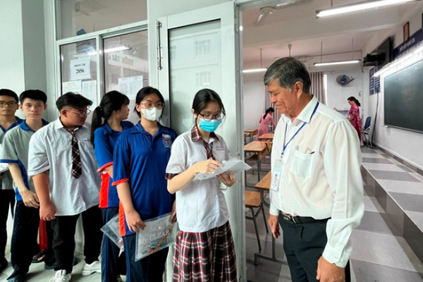 Thi tốt nghiệp THPT năm 2024 tại TP.HCM: Phát hiện 1 thí sinh mở tài liệu môn Văn